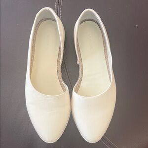 NWT Vince Women's Cream Flats
